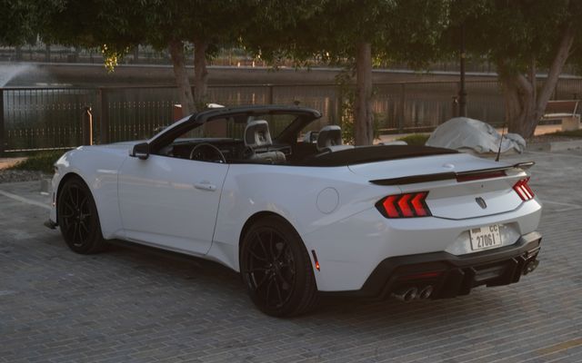 Ford Mustang - image 4