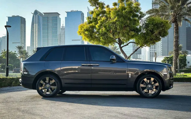 Rolls Royce Cullinan - image 2