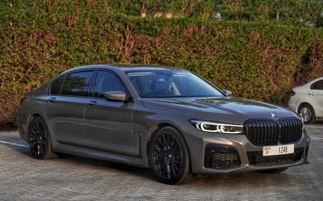 BMW 740Li - image 3