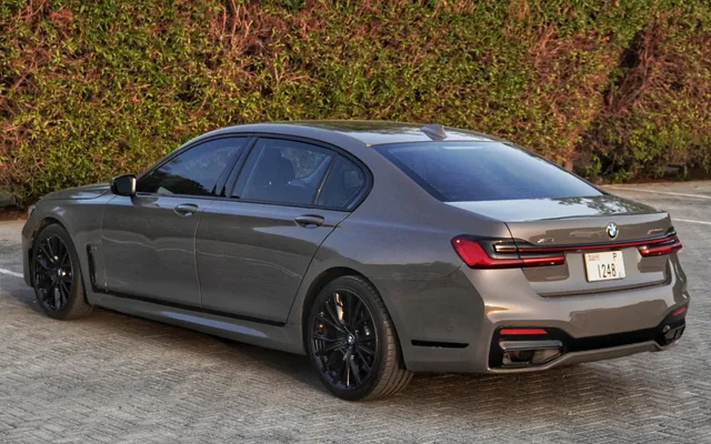 BMW 740Li - image 4