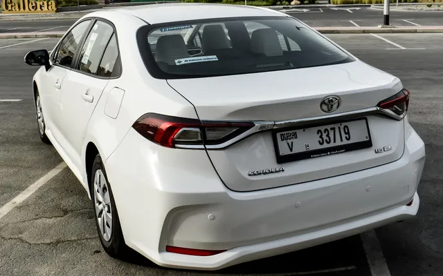 Toyota Corolla - image 2