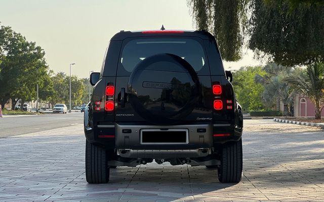 Land Rover Defender - image 4