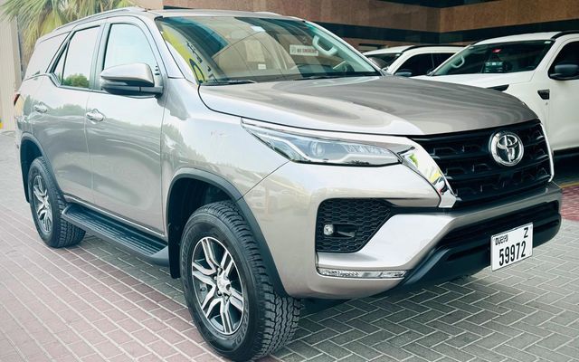 TOYOTA FORTUNER 4.0L GXR 4x4 AT 2024 - image 1