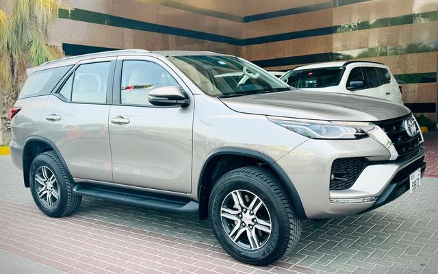 TOYOTA FORTUNER 4.0L GXR 4x4 AT 2024 - image 3