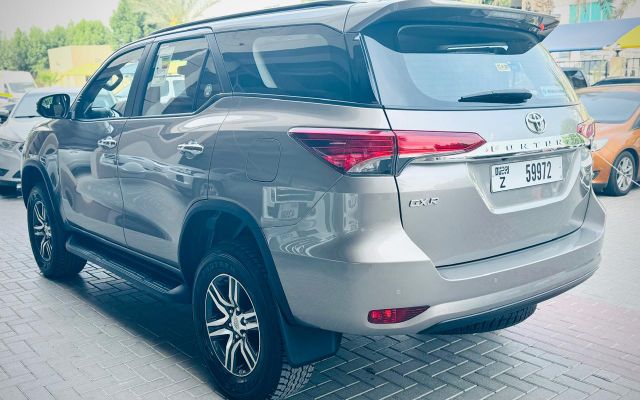 TOYOTA FORTUNER 4.0L GXR 4x4 AT 2024 - image 4