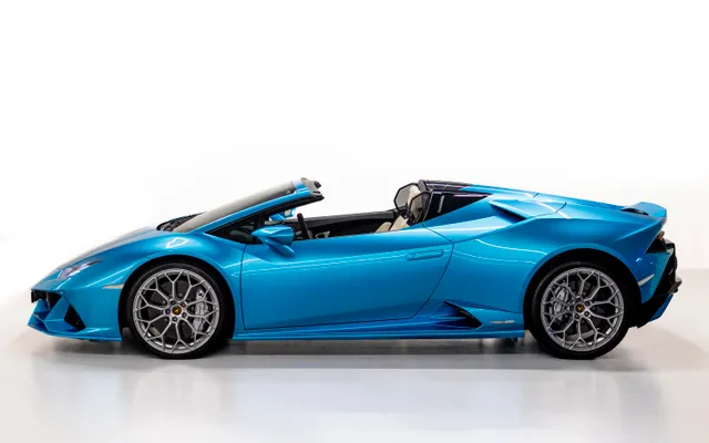 Lamborghini Huracan Spyder - image 2