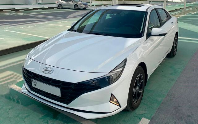 Hyundai Elantra - image 1
