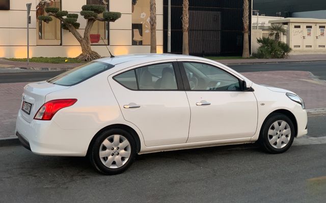 NISSAN SUNNY - image 3