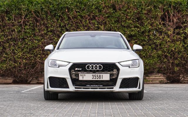 Audi A4 - image 2