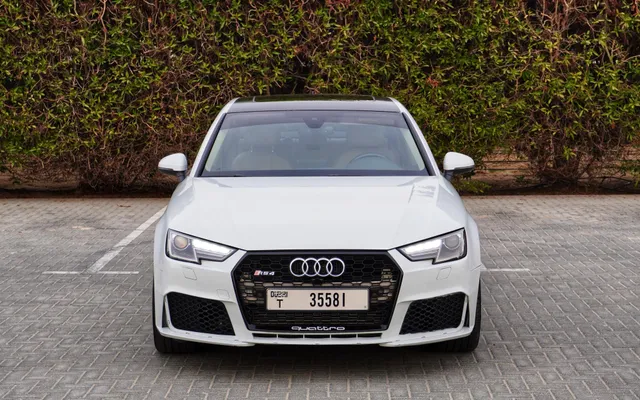 Audi A4 - image 4