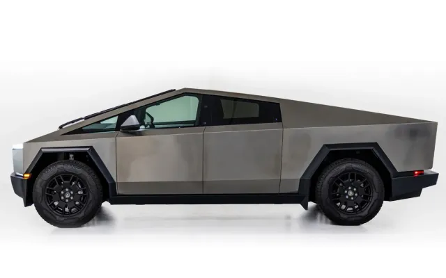 Tesla Cybertruck - image 2