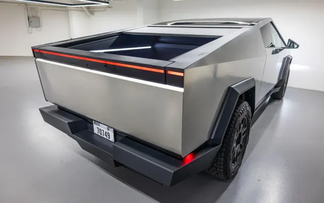 Tesla Cybertruck - image 4