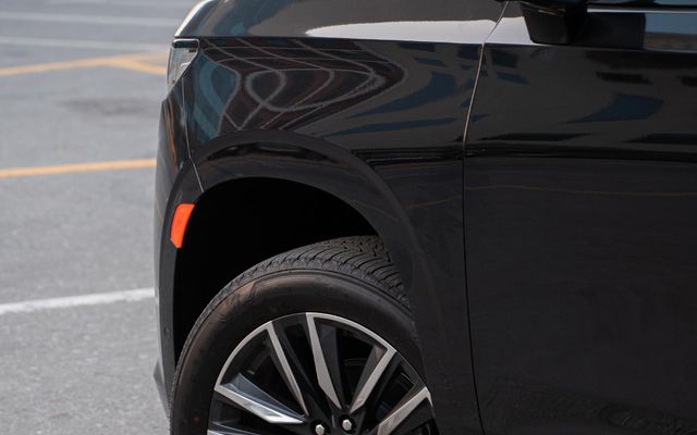 Cadillac Escalade - image 4