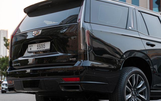 Cadillac Escalade - image 3