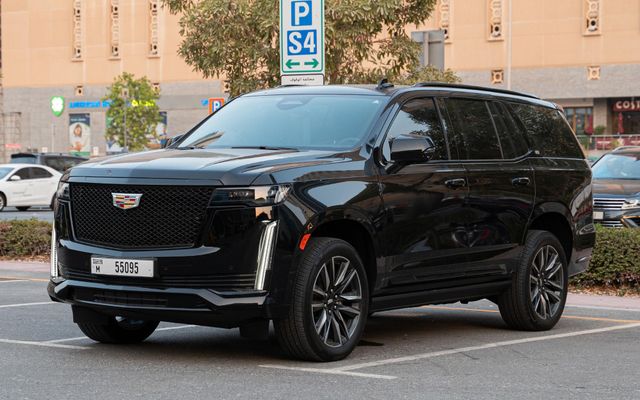 Cadillac Escalade - image 1