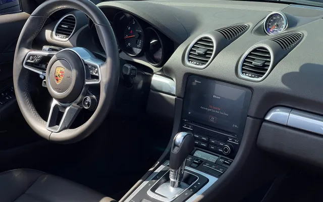 PORSCHE BOXSTER 718 - image 4