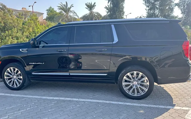 GMC YUKON DENALI - image 4