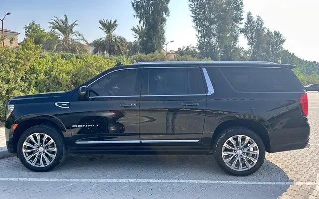 GMC YUKON DENALI - image 2