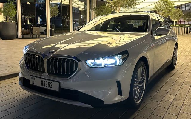 BMW 520i - image 1