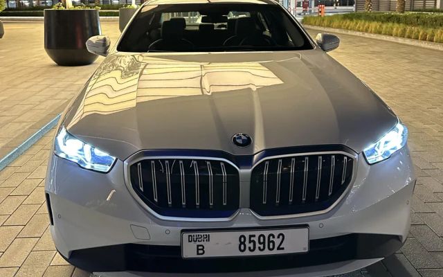 BMW 520i - image 2