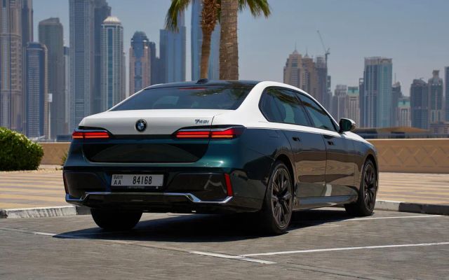 BMW 740i - image 4