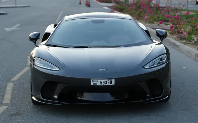 MCLAREN GT - image 2