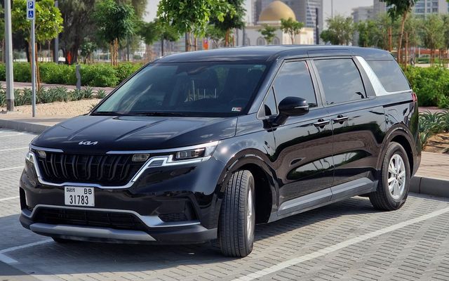 Kia Carnival - image 1