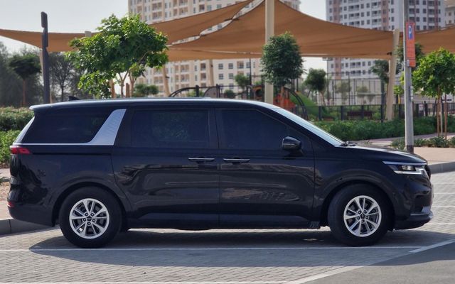 Kia Carnival - image 2