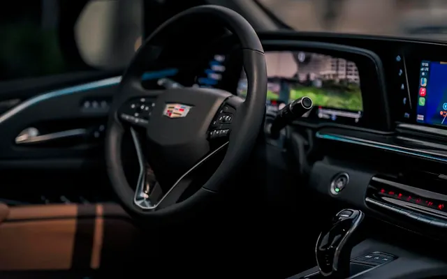 Cadillac Escalade - image 3