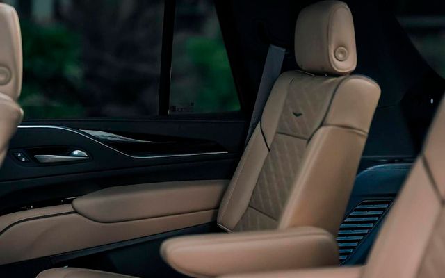 Cadillac Escalade - image 4