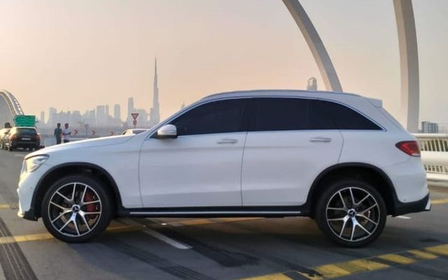 Mercedes GLC300 - image 2