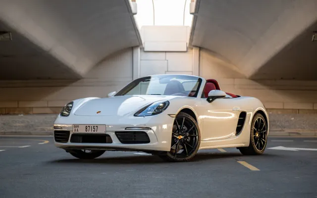 Porsche 718 Boxster - image 1
