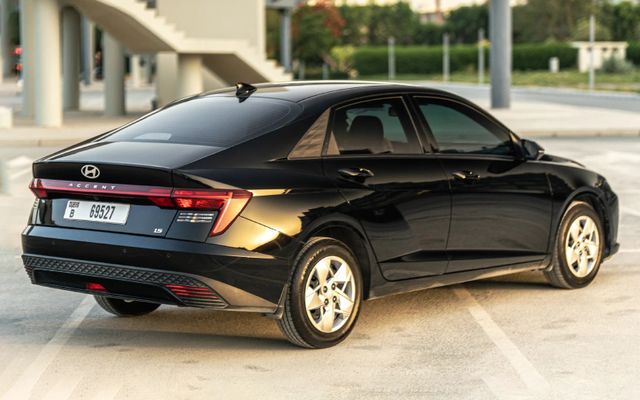 HYUNDAI ACCENT - image 4