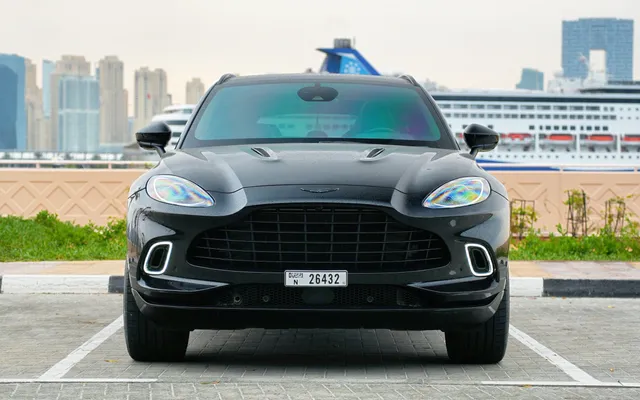 ASTON MARTIN DBX - image 3