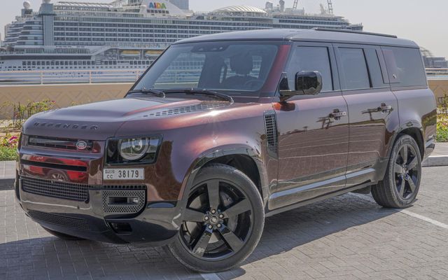 Land Rover Defender X - image 1
