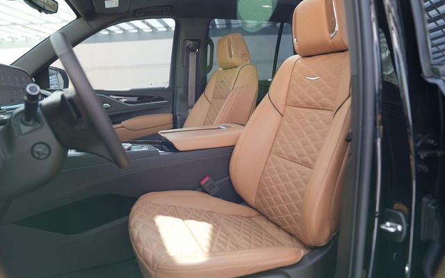 CADILLAC ESCALADE - image 4