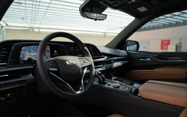 CADILLAC ESCALADE - image 3