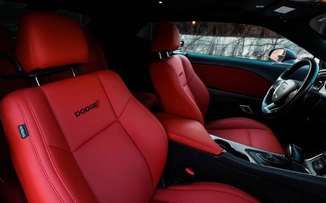 DODGE CHALLENGER - image 3