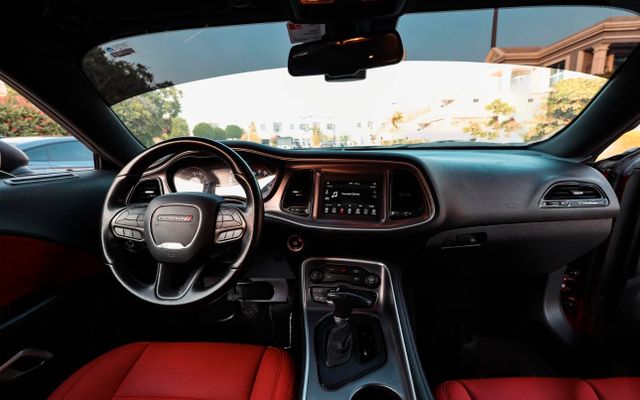 DODGE CHALLENGER - image 4