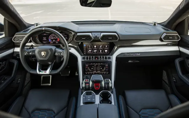 Lamborghini Urus - image 2