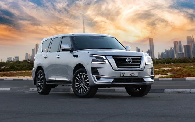 Nissan Patrol Platinum Silver - image 4