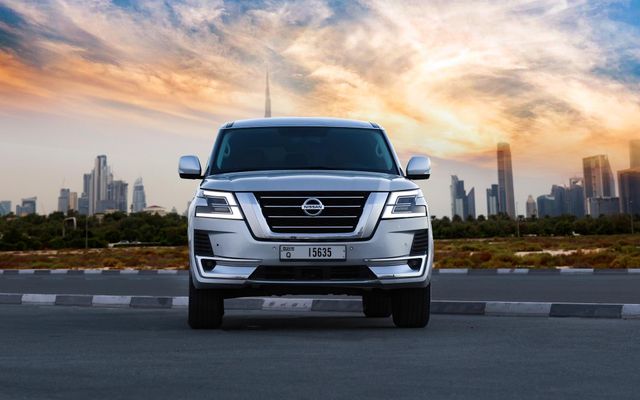 Nissan Patrol Platinum Silver - image 3