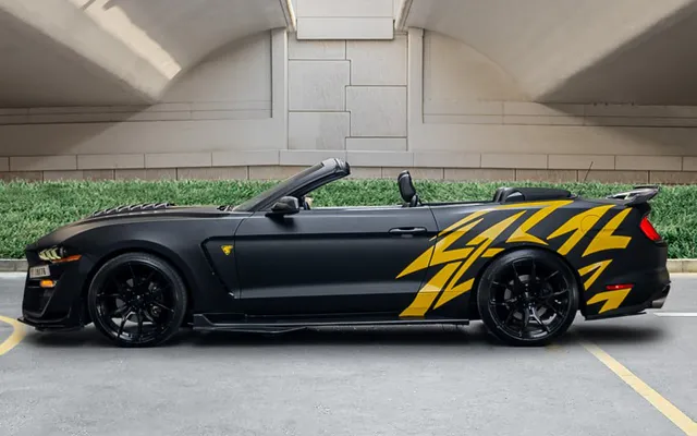 FORD MUSTANG Convertible - image 3