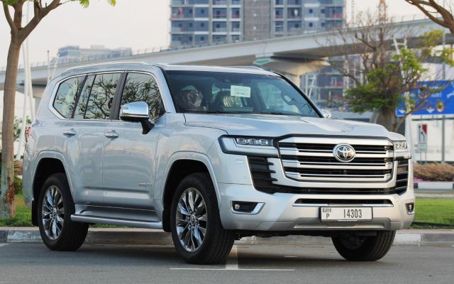 TOYOTA LAND CRUISER - image 4
