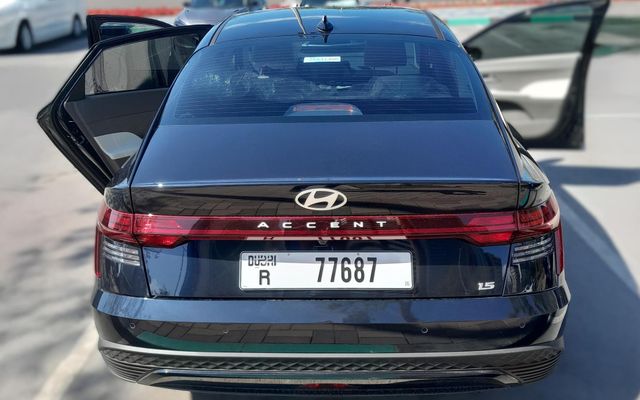 Hyundai Accent - image 3