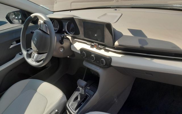 Hyundai Accent - image 4
