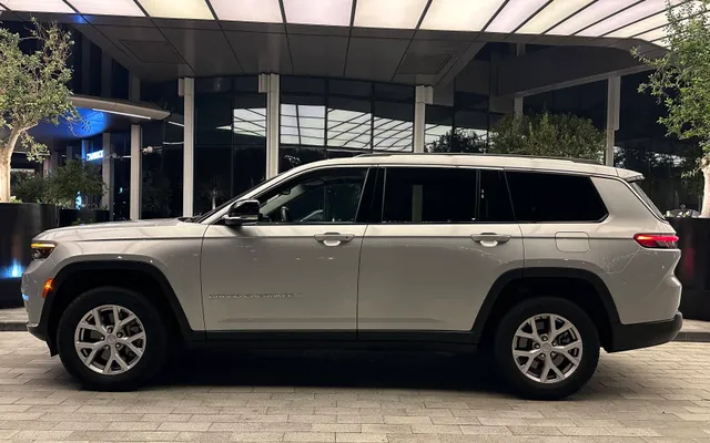 Jeep Cherokee - image 2