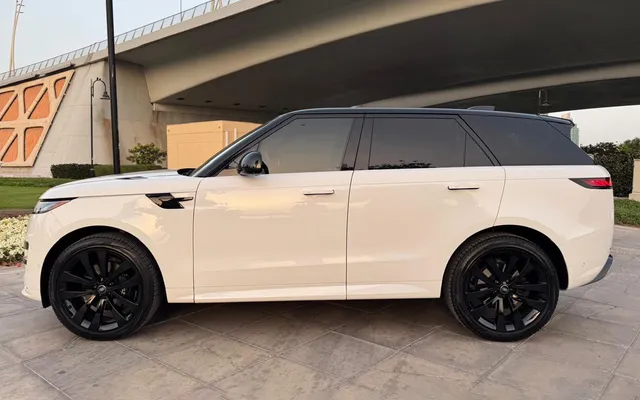 Range Rover Sport - image 3