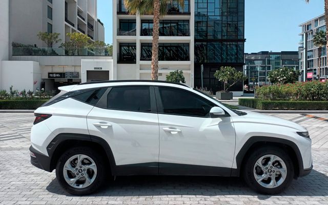 HYUNDAI TUCSON - image 4
