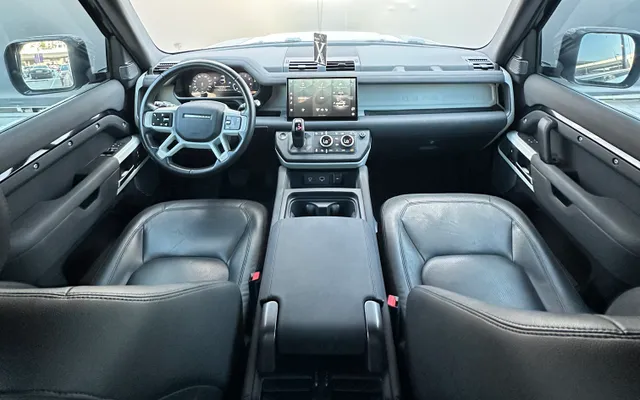 LAND ROVER DEFENDER - image 4